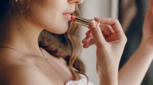 Batom Duradouro: Os segredos por trás dos batons de longa duração