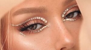 Maquiagem de Carnaval com Pedras