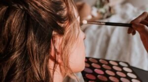 Como se tornar um maquiador profissional com o Método C. O.E da professora Ilze