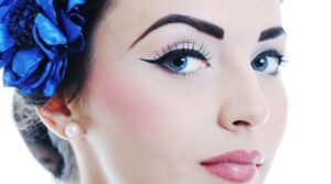 Maquiagem para Anos 60 – Retorno à Era Glamorosa