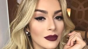 Maquiagem para Loiras – Guia Completo que Realça a Beleza Natural